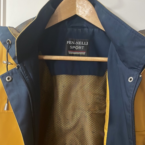 Women’s hooded jacket with pockets. - Picture 6 of 7